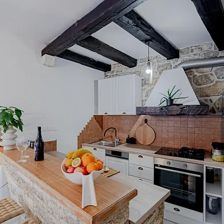 Modern Fisherman's Stone House Brna