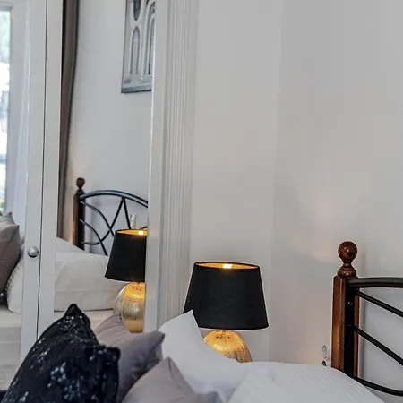 Modern Fisherman's Stone House Brna *