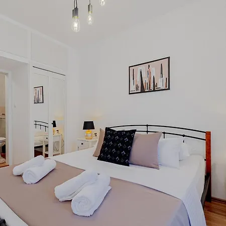 Modern Fisherman's Stone House Brna *