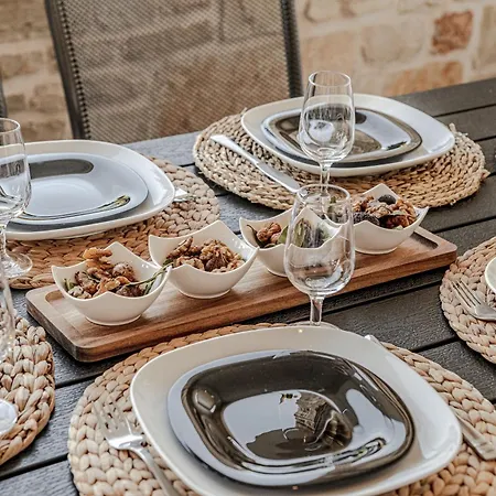 Modern Fisherman's Stone House Brna