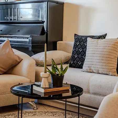 Semesterbostad Modern Fisherman's Stone House Brna