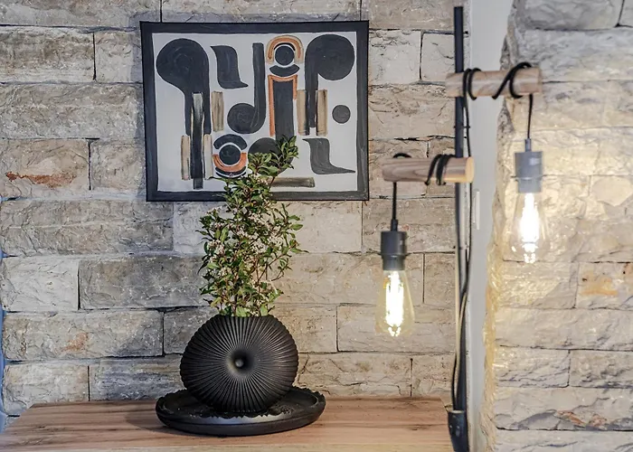 Modern Fisherman's Stone House Brna