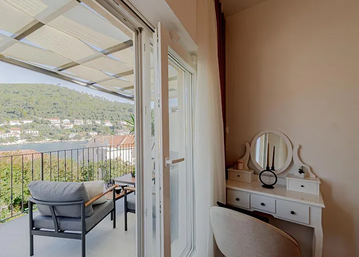 Modern Fisherman's Stone House Brna Vakantiehuis